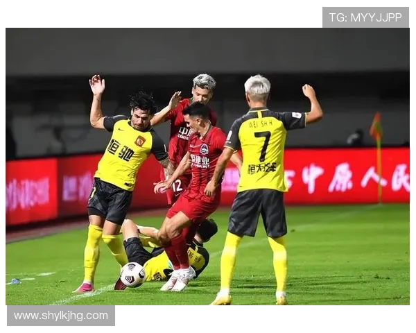 河南队官宣主帅南基一下课并解雇全部韩国教练团队震动中超